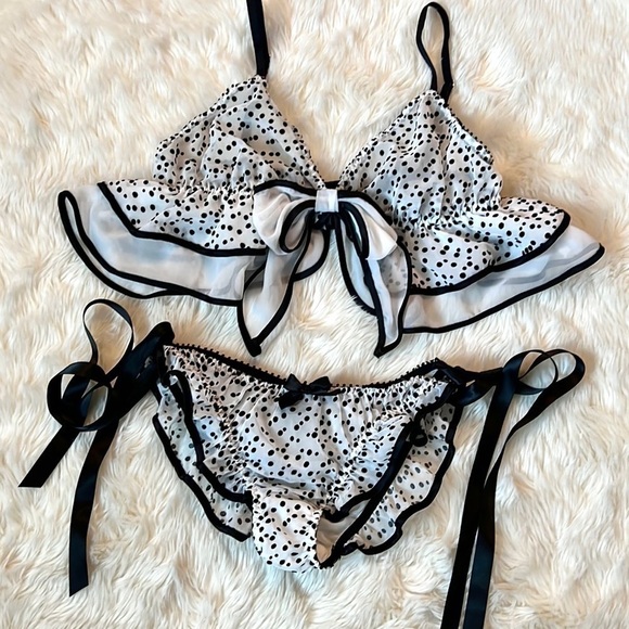 Victoria’s Secret Polka Dot Lingerie Set - Picture 1 of 6